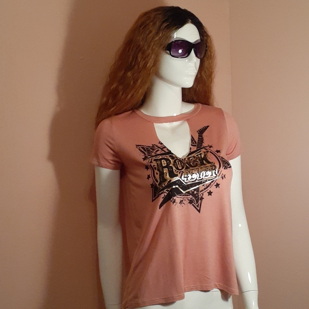 Mauve V- neck Top w/ Graphic